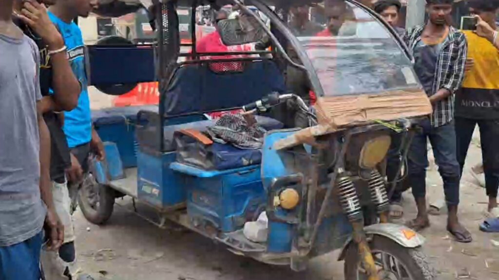 Miscreants attack laborers in Sahudangi; robbery alleged