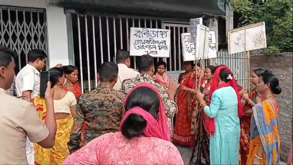 Women stand up in Ranidanga; Intense protest around liquor shop