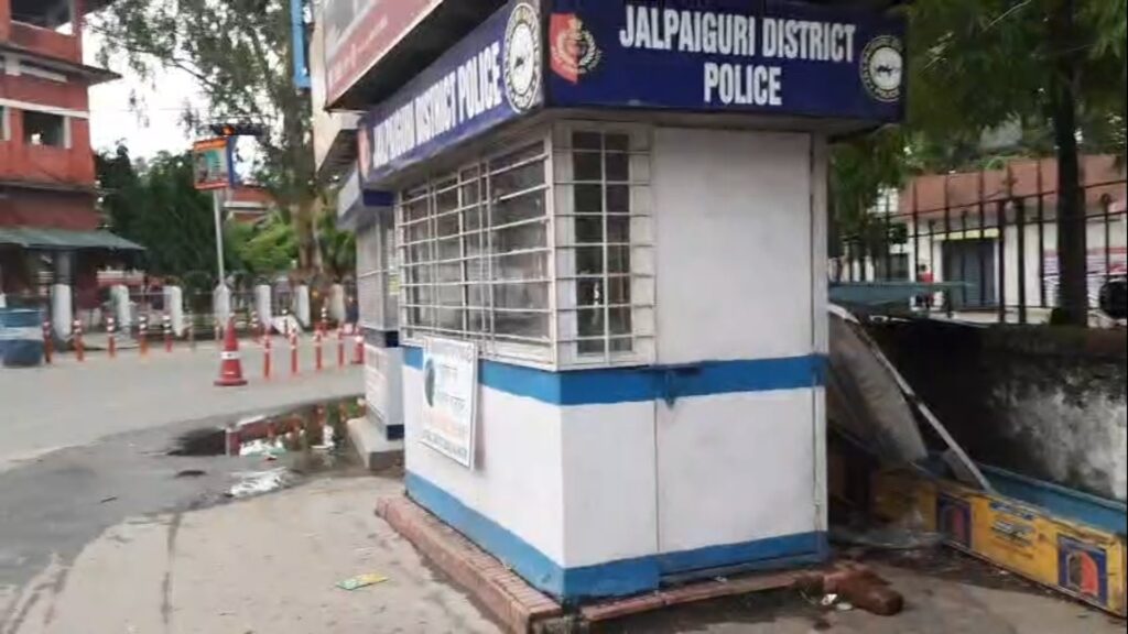 Viral video shows civic volunteer in Jalpaiguri being caught accepting bribe; SI closed