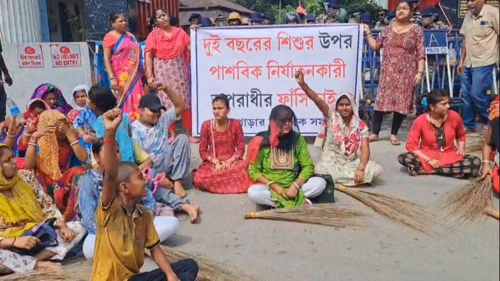 Two-year-old child sexually assaulted in Jalpaiguri; Crowd with brooms demanding hanging of accused
