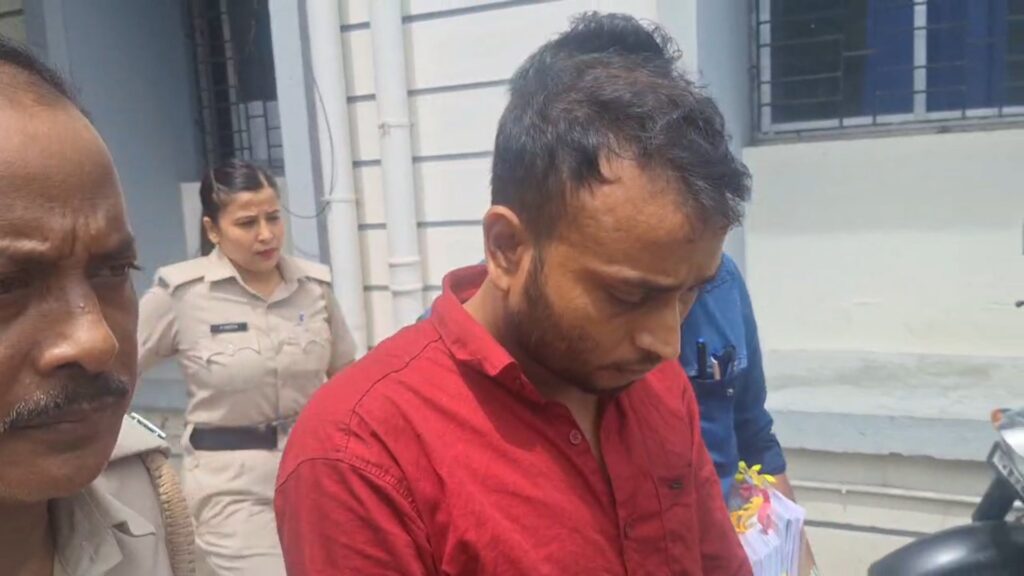 Love scam of Rs 46 lakh using fake IAS identity! 4 arrested for cheating teacher