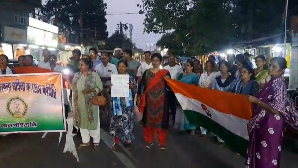 Mahila Congress burns effigy in Jalpaiguri demanding punishment for Anubrata Mandal