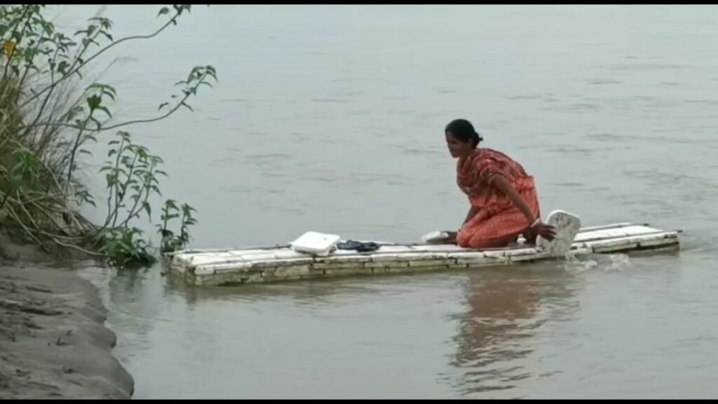The pull of livelihood in the Teesta river; Stories of crossing the river at the risk of one's life in Jalpaiguri