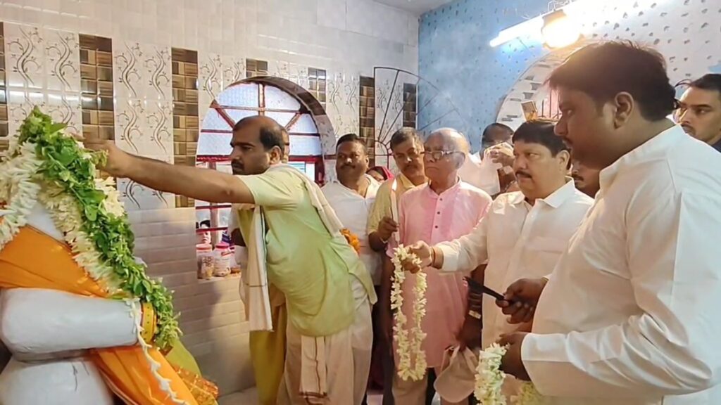 "May the demonic power be destroyed" - Arjun Singh bids farewell to Trinamool by offering prayers at Jagannath Temple