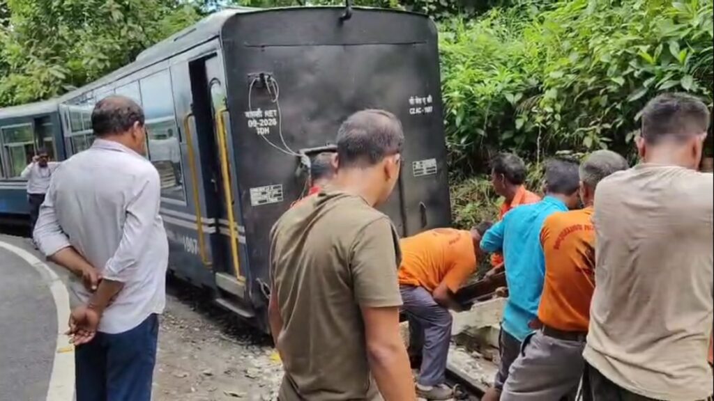 Toy train derails again near Rangtong; tourists barely escape