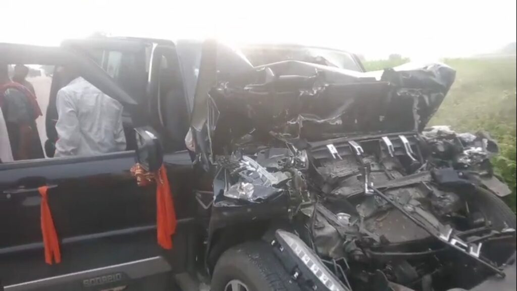 Car carrying pilgrims meets with accident on way to Babadham; driver and four others seriously injured