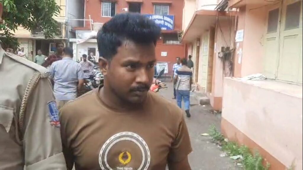Two Bangladeshi youths arrested in Siliguri and Naxalbari; accused of fake identity cards and illegal entry