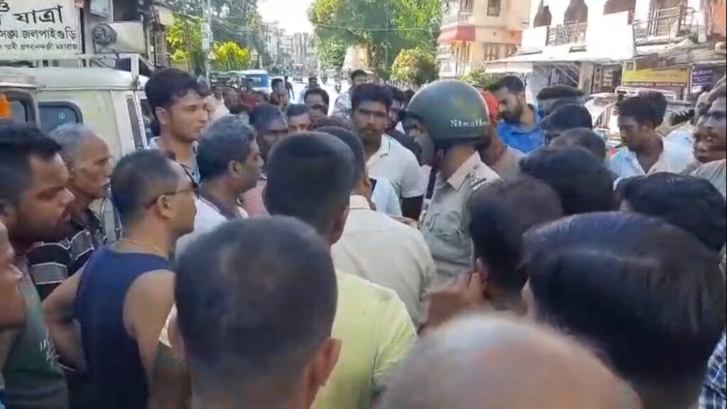 Mysterious death inside clinic; Jalpaiguri erupts in protests