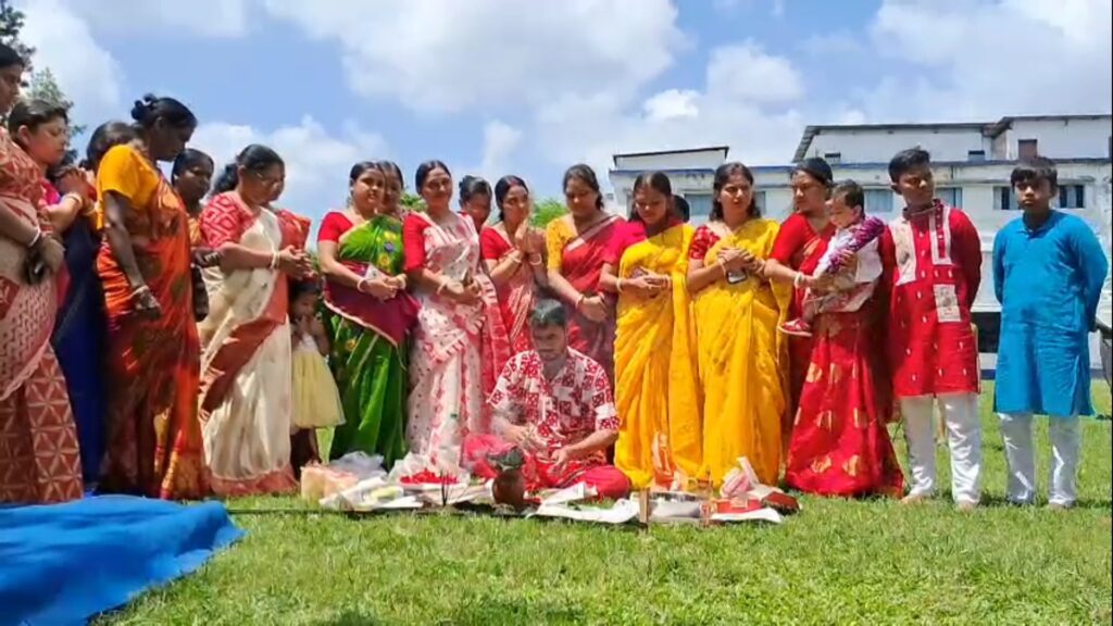 Durga Puja in the Eastern Region in 36 years - The theme 'Swarg Tab Bodhe' begins with Khuti Puja